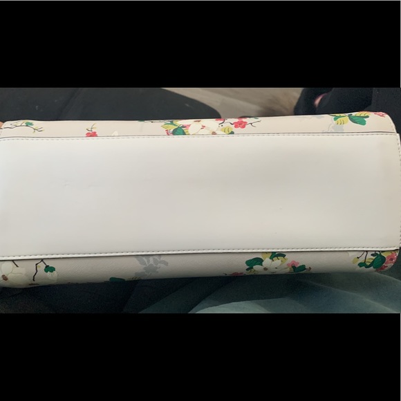 Spring Guess Purse - Picture 6 of 8